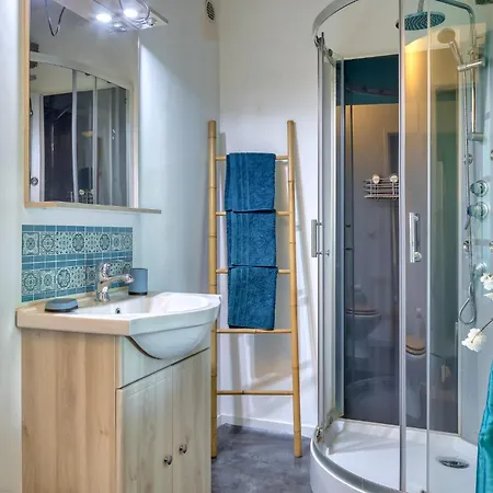 5 Bedroom Awesome In Villedieu-les-poeles