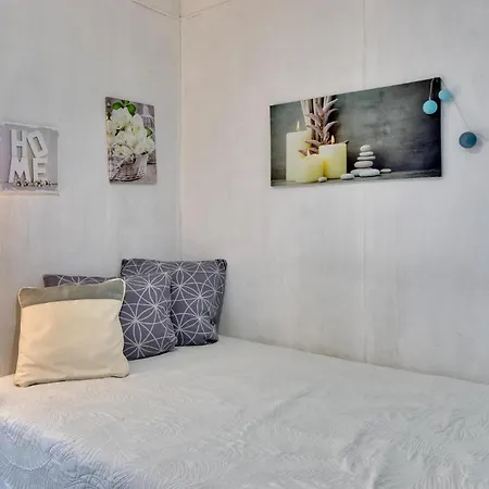 5 Bedroom Awesome In Villedieu-les-poeles *