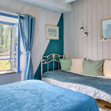 5 Bedroom Awesome In Villedieu-les-poeles Dom wakacyjny