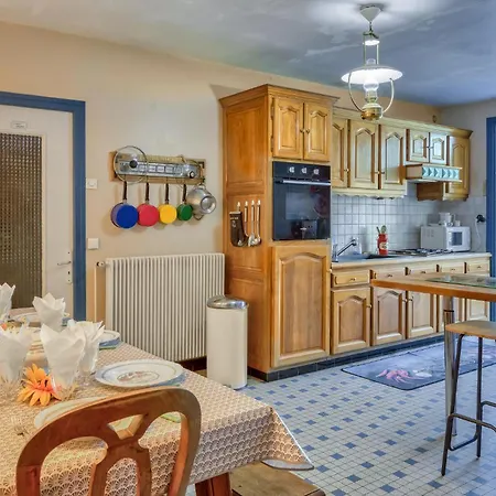 Prázdninový dům 5 Bedroom Awesome In Villedieu-les-poeles