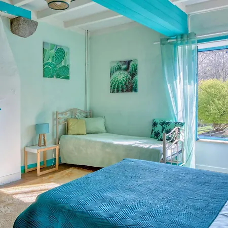 5 Bedroom Awesome In Villedieu-les-poeles Dom wakacyjny *