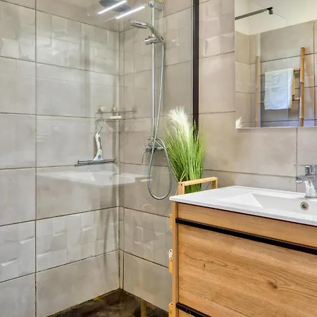 5 Bedroom Awesome In Villedieu-les-poeles Ferienhaus Villedieu-les-Poëles