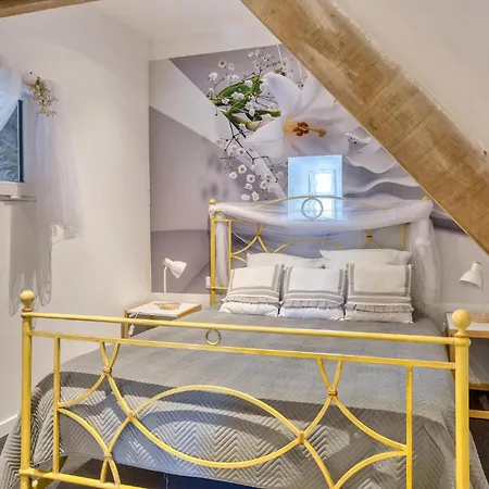 Prázdninový dům 5 Bedroom Awesome In Villedieu-les-poeles Villedieu-les-Poëles