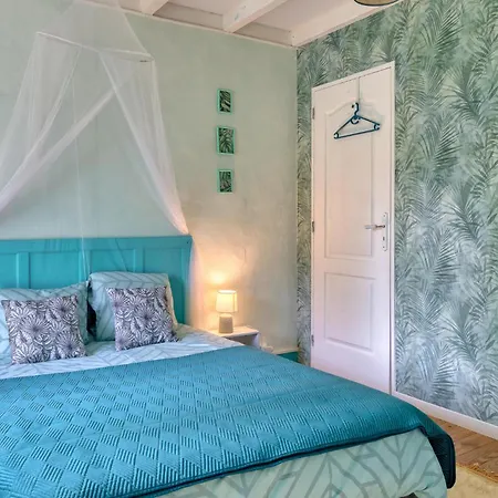 Holiday home 5 Bedroom Awesome In Villedieu-les-poeles