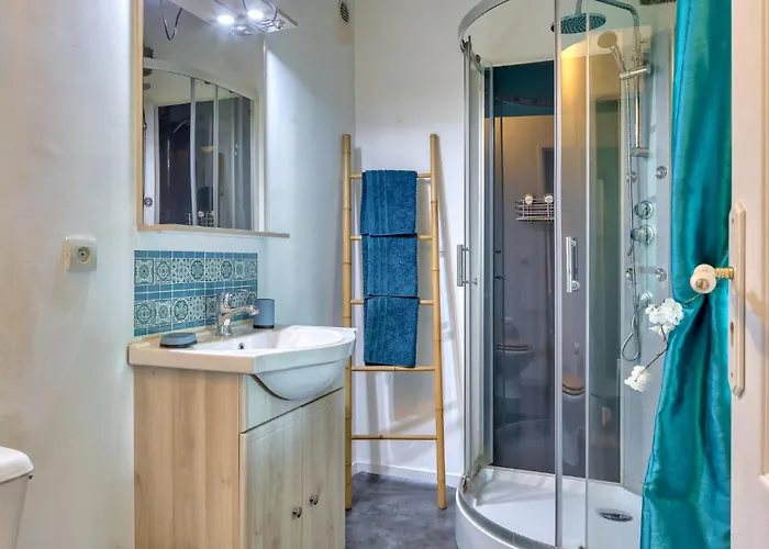 5 Bedroom Awesome In Villedieu-les-poeles