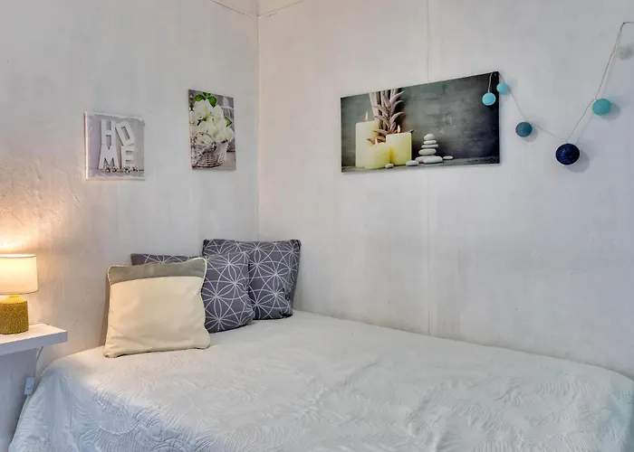 5 Bedroom Awesome In Villedieu-les-poeles *