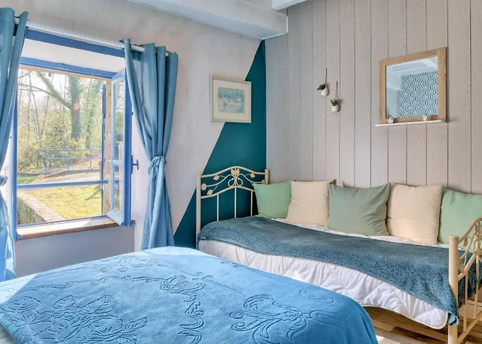 5 Bedroom Awesome In Villedieu-les-poeles Ferienhaus