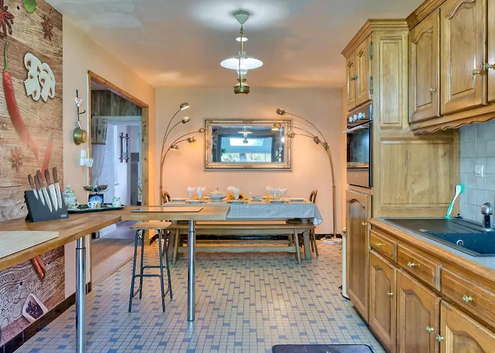 5 Bedroom Awesome In Villedieu-les-poeles Ferienhaus